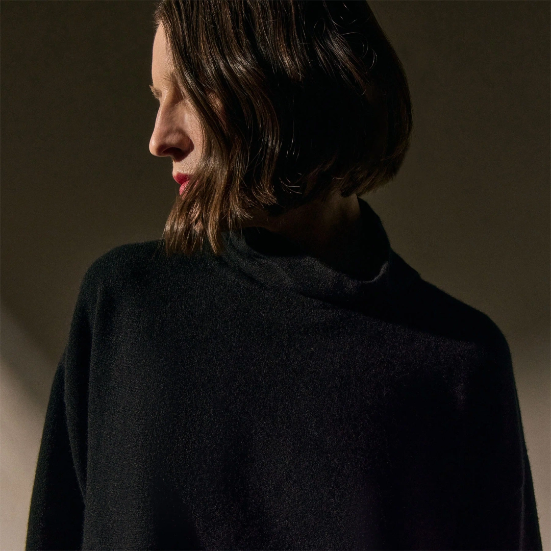 제임스펄스 Spun Cashmere Funnel Neck Sweater - Black 상품 이미지 2
