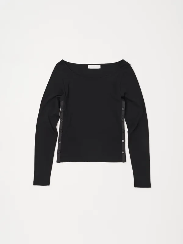 SIDE-BUTTON DETAIL LONG SLEEVE TOP IN BLACK