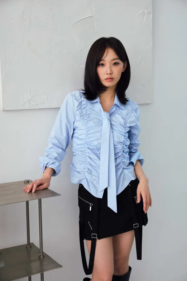 ELISE TIE SHIRRING SHIRT / SKY BLUE