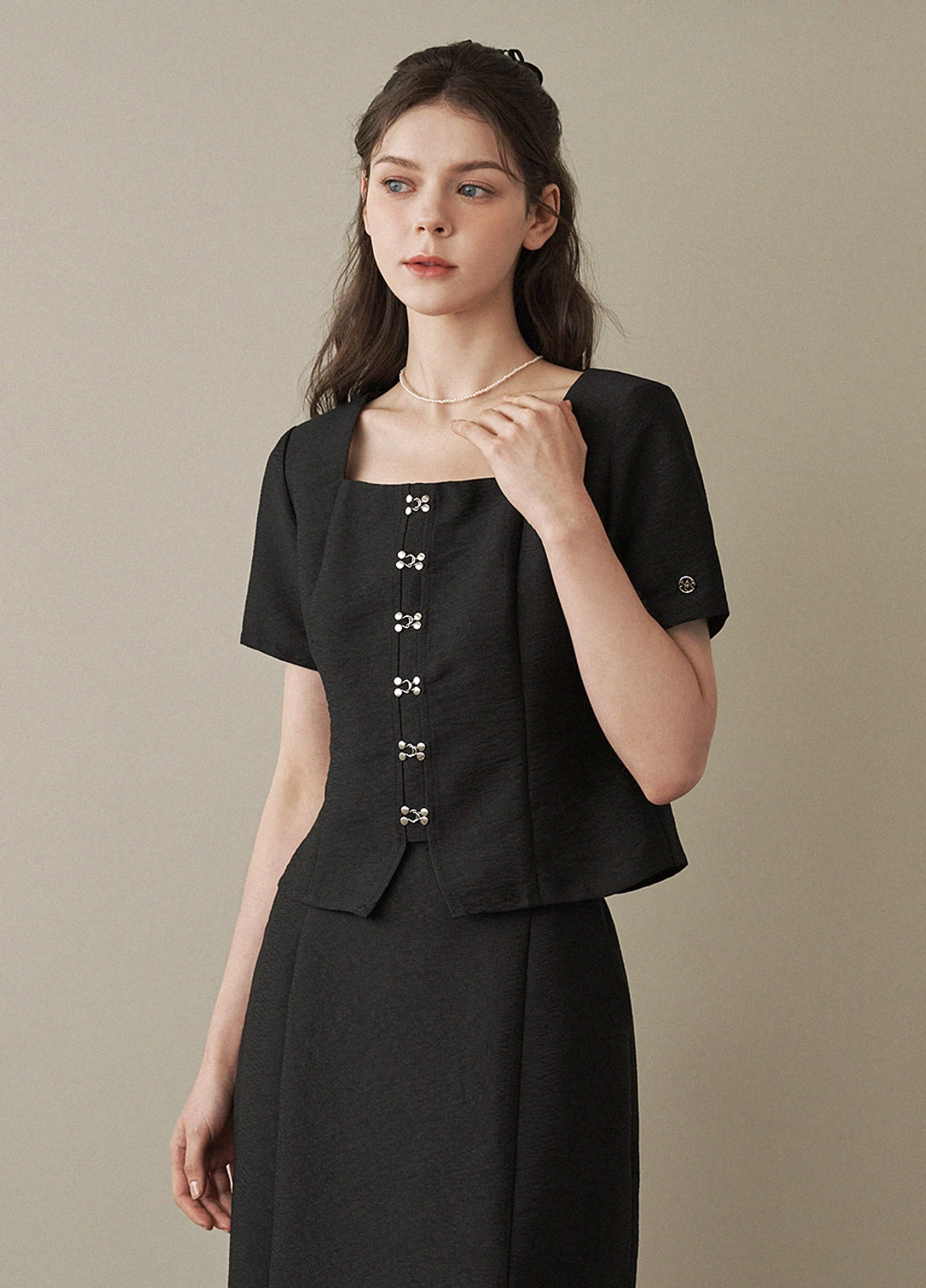 미케네 [44-120]  Deep Square Neck Blouse-Long Skirt Setup  딥 스퀘어 넥 블라우스-롱 스커트 셋업 (여름-하객룩-격식룩-행사룩-오피스룩-출근룩-데이트룩-뒷밴딩-슬림핏-체형커버-스퀘어넥-빅사이즈-자체제작) 상품 이미지 1