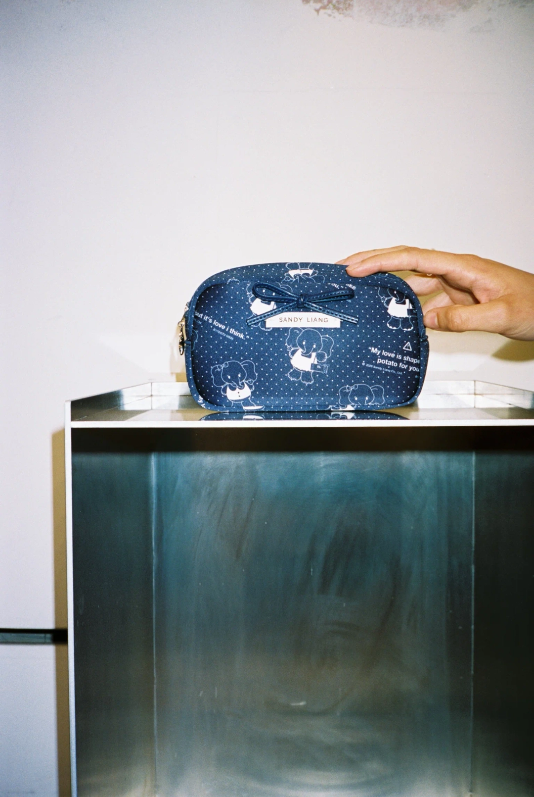 샌디리앙 SMOL POUCH IN NAVY ELEPHANT 상품 이미지 2