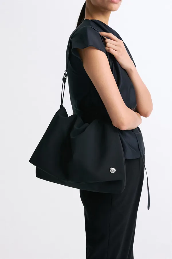 PADDED SHOULDER BAG BLACK