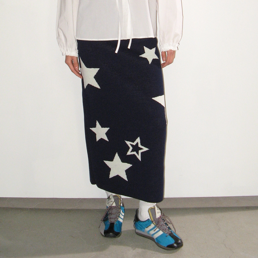 론론 STAR PATTERN BANDING KNIT LONG SKIRT NAVY 상품 이미지 1