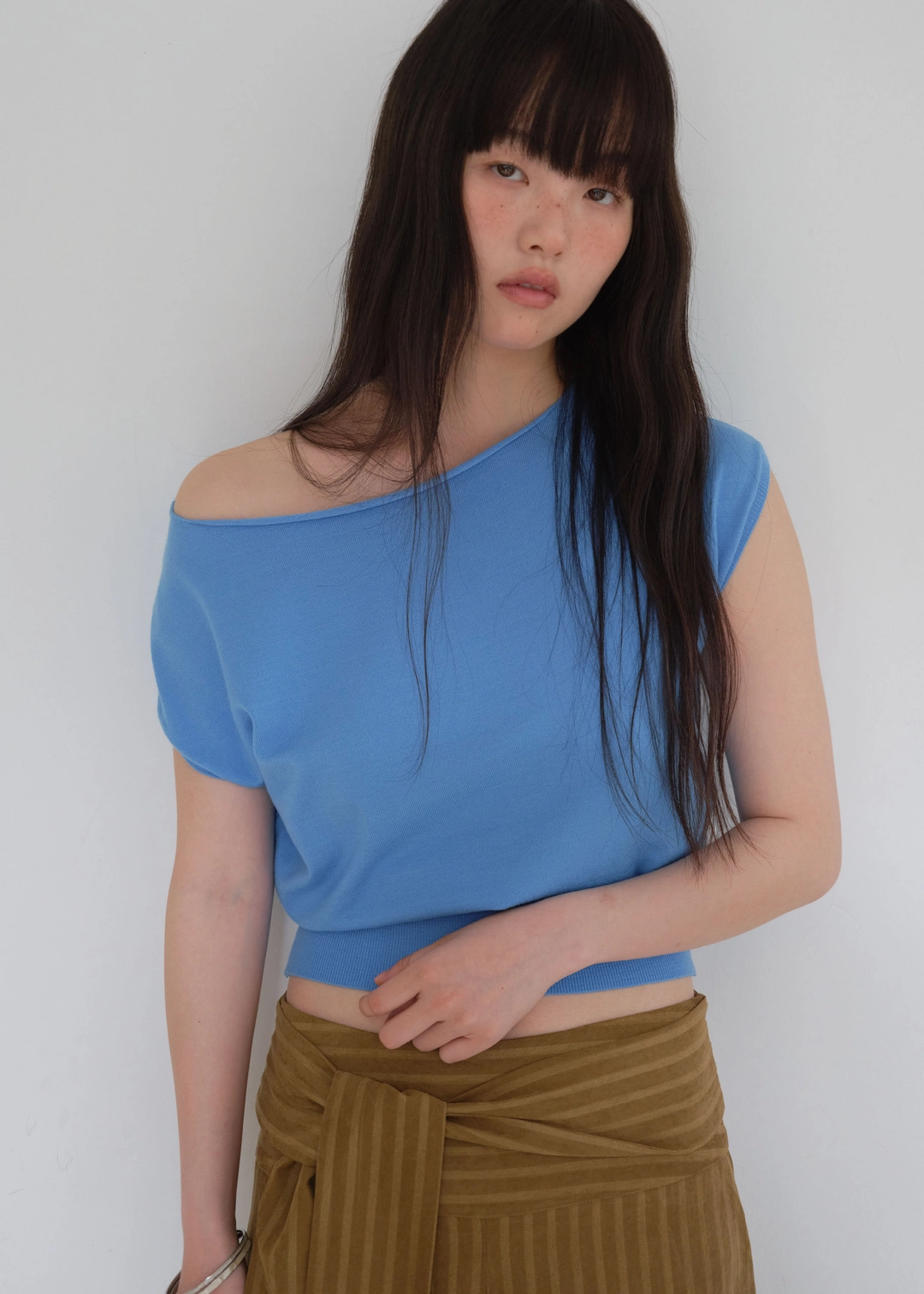 온무드 ARIEL BOAT NECK 2WAY KNIT TOP - BLUE 상품 이미지 2