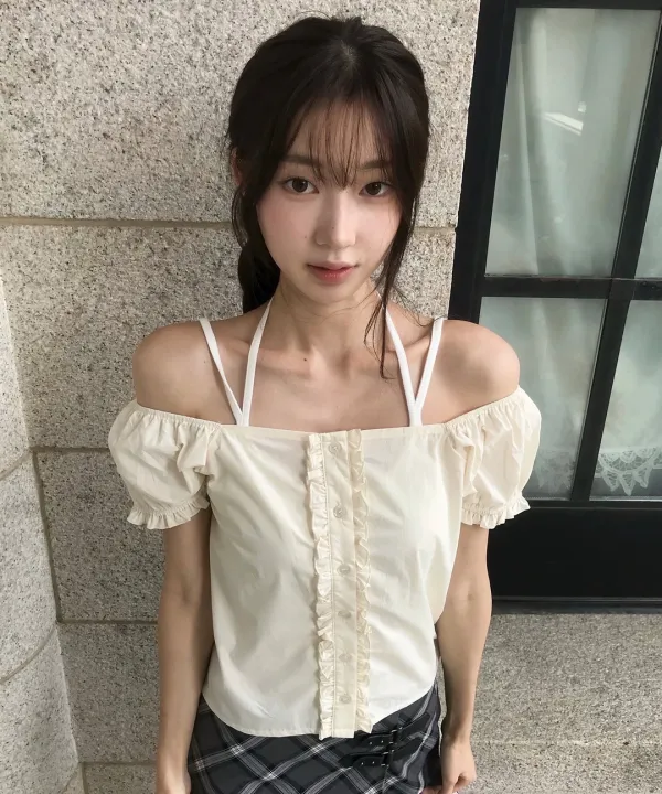 [윤서Pick 세트할인] Middle Line Frill Blouse ( Cream ) + Letters Halterneck Strap Top ( White )