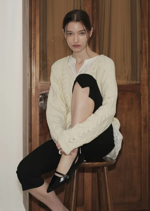 V-NECK SKASHI CARDIGAN (sand ivory) [장도연 착용]