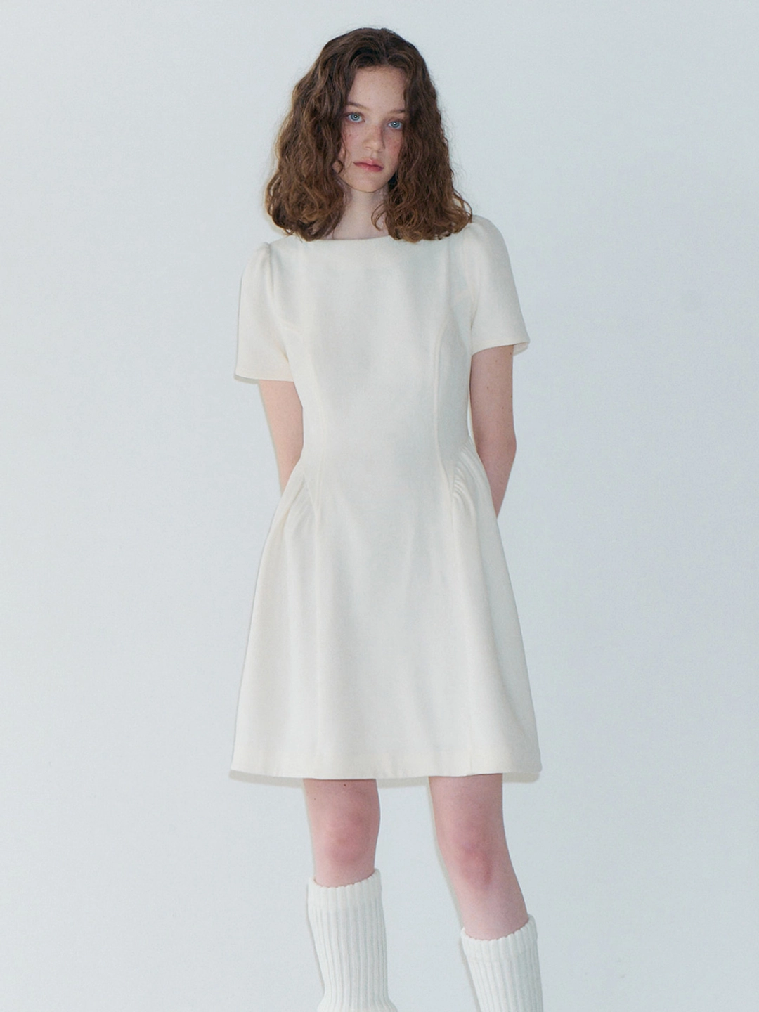 에트몽 Shirring Flare Mini Dress, Ivory 상품 이미지 1