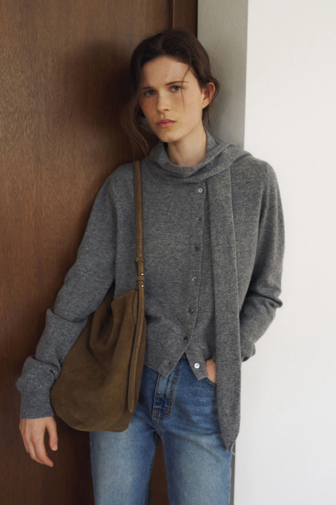 라메레이 Unbalance Muffler Cardigan[LMBFAUKN310]-Gray 상품 이미지 1