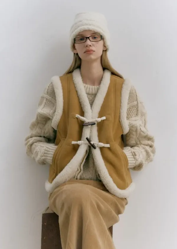 SUEDE MUSTANG VEST (camel beige) [박하나 착용]