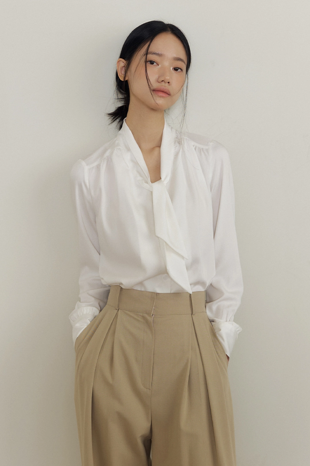 루시르주 Silken Scarf Blouse (Ivory) 상품 이미지 1