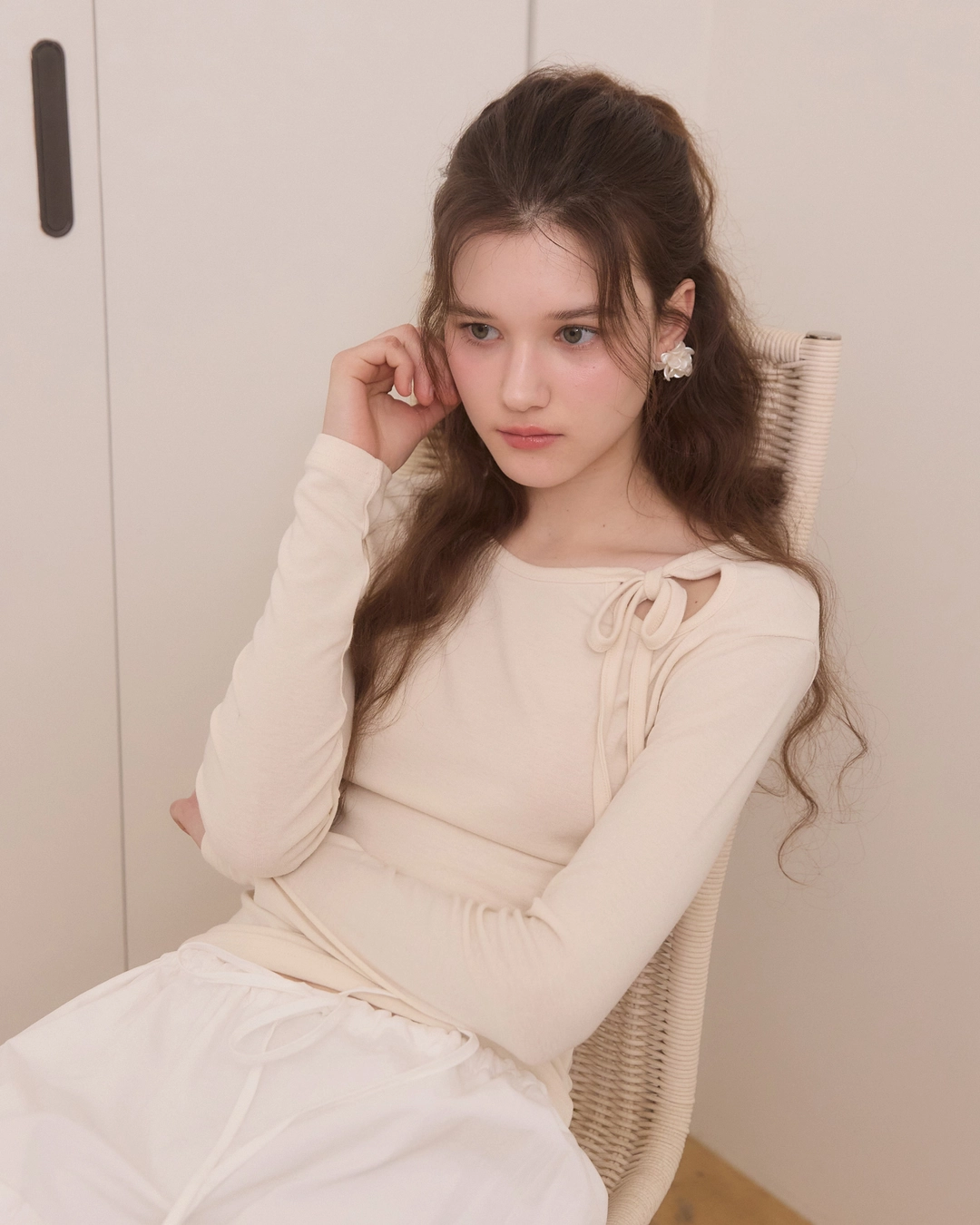 어다울 Side ribbon hole slim fit t shirts - 2color 상품 이미지 2