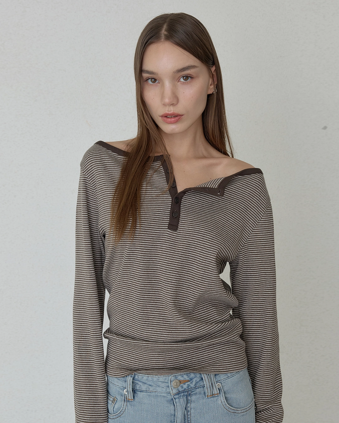 오데스 STRIPE BUTTONED LINE TEE - BROWN 상품 이미지 1