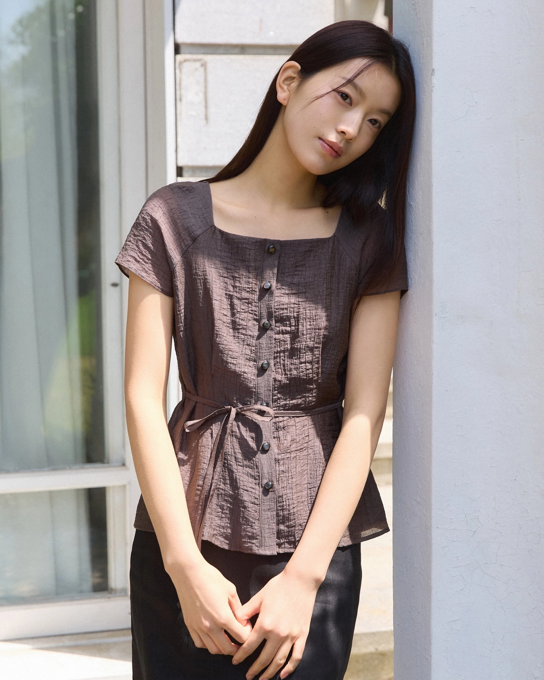어다울 Square neck pintuck see through blouse - brown 상품 이미지 3