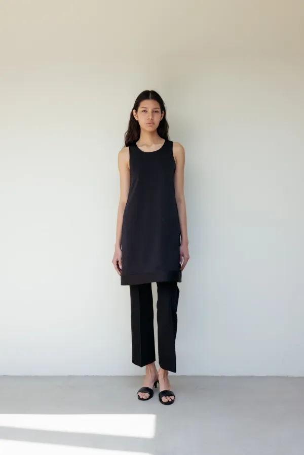 Scoop Sleeveless Midi Dress (Black)