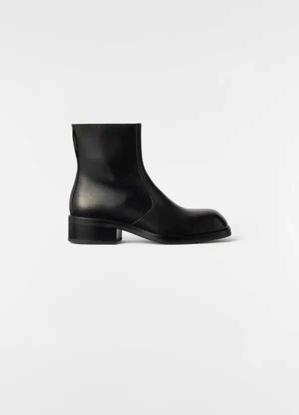 ZIPPED ANKLE BOOTS IN SHINY LEATHER