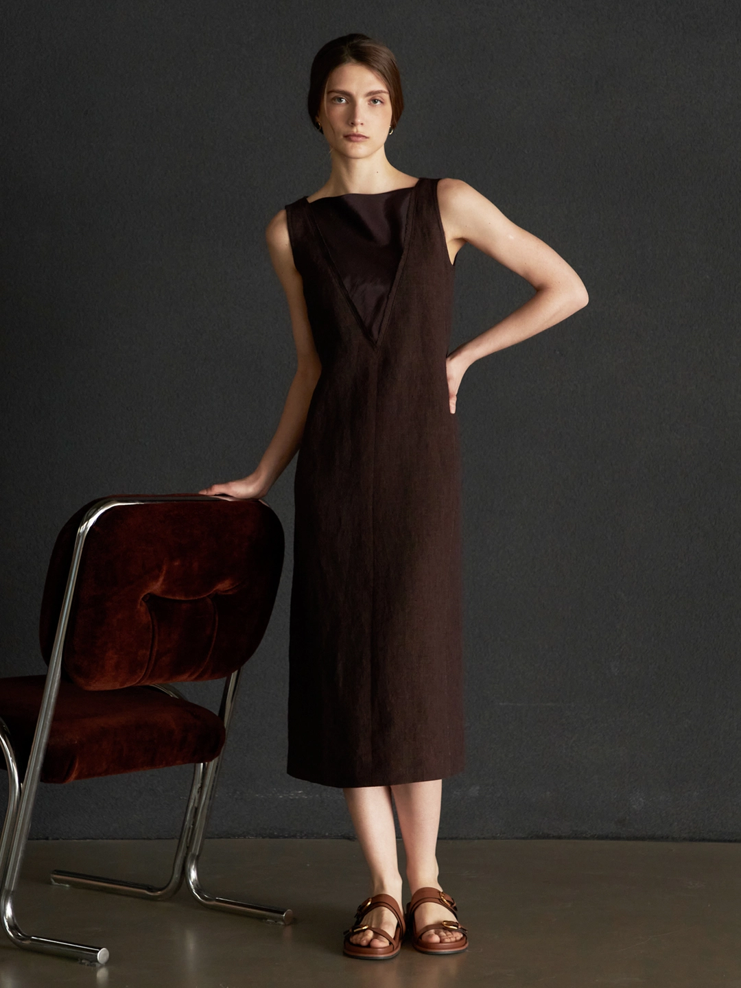 메종드이네스 SLEEVELESS V DRESS_BROWN 상품 이미지 3