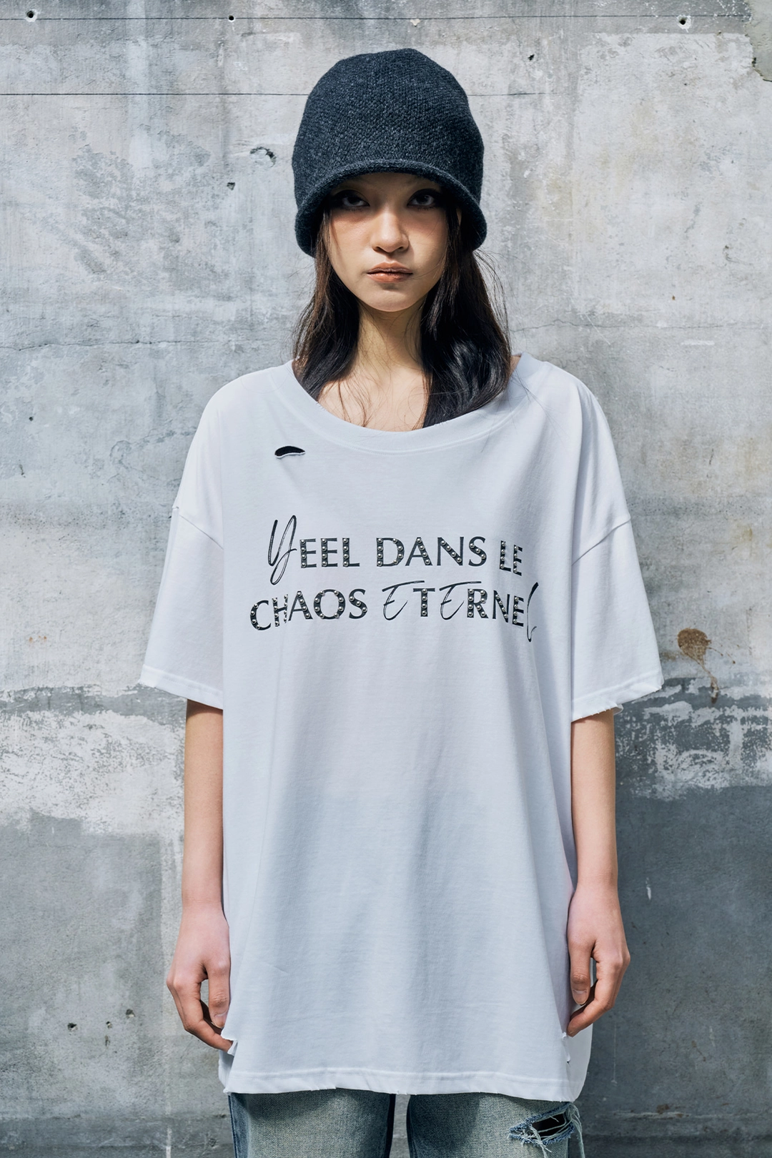 와이이이엘 DISTRESSED STUD LOGO OVERSIZED T-SHIRT WHITE 상품 이미지 2