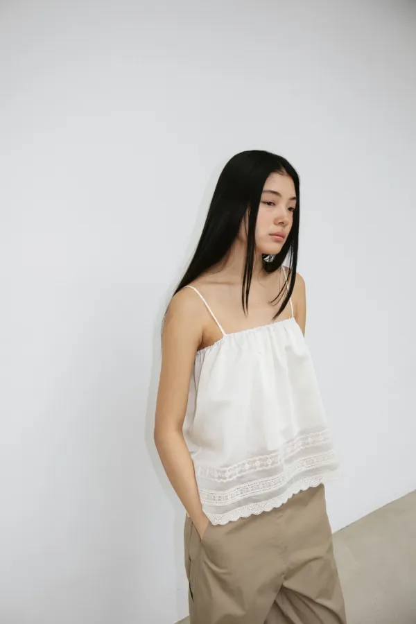 [Exclusive] Shiny Scalloped Lace Camisole (Ivory)