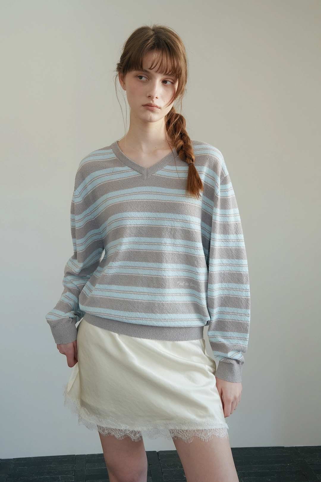 샤드라마 CREAMY STRIPE V-NECK KNIT [GRAY] 상품 이미지 2
