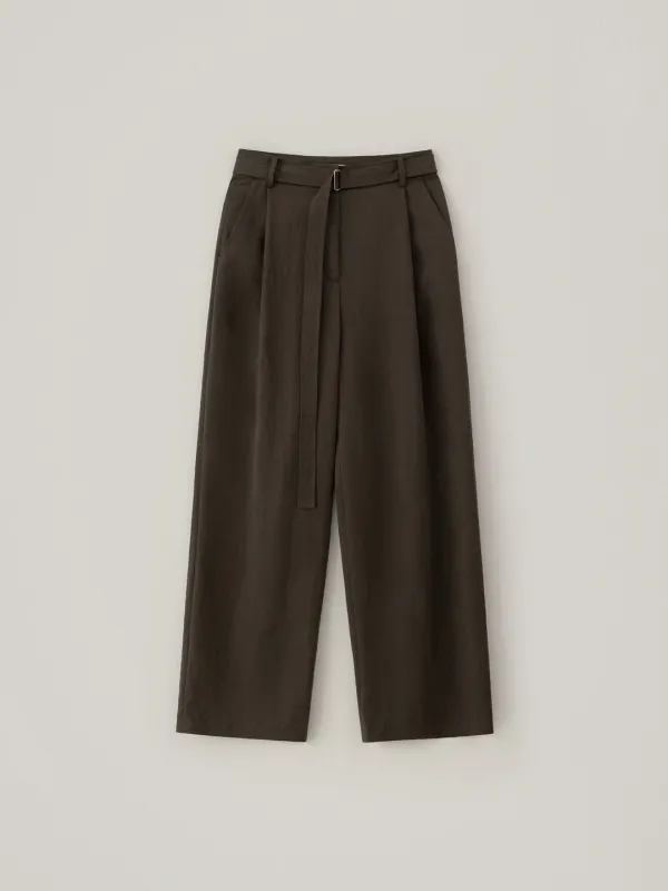 [6.10 예약 배송] Amber Belted Tuck Slacks - Dark Brown