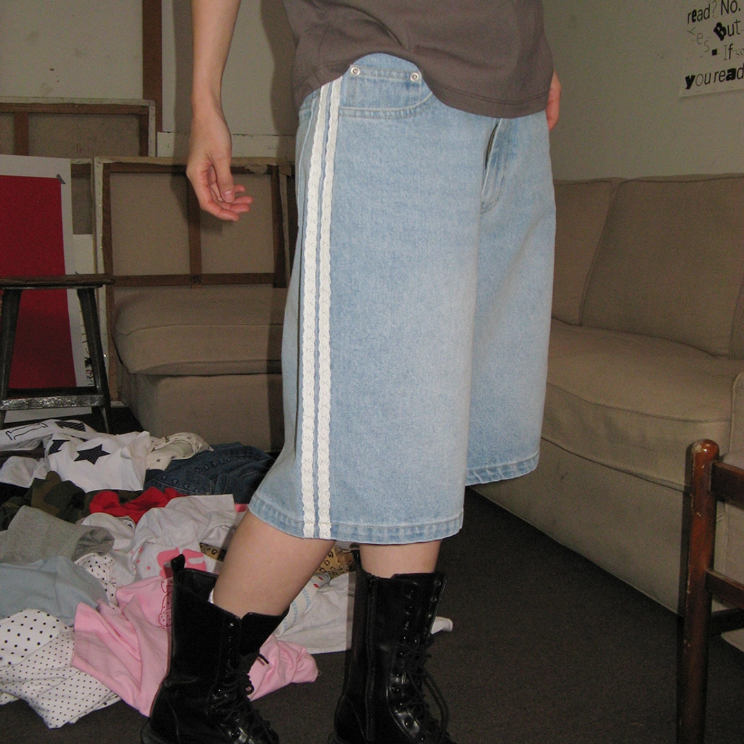 론론 SIDE LACE TRACK DENIM SHORTS PANTS LIGHT BLUE 상품 이미지 2