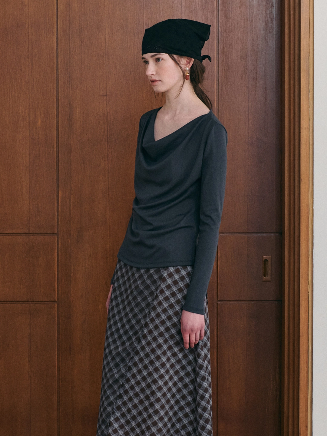 르니나 GRACE draped t-shirt_navy 상품 이미지 3