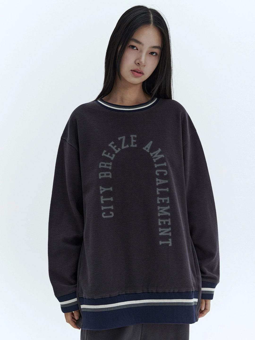시티브리즈 아미칼 아플리케 스웨트 셔츠_CHARCOAL 상품 이미지 2