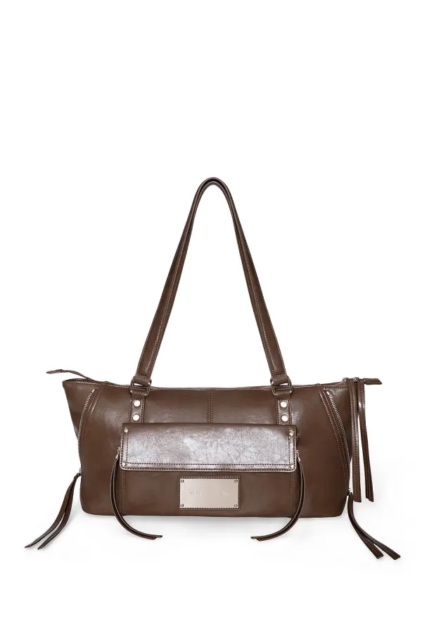 FLAP POCKET SHOULDER BAG IN BROWN