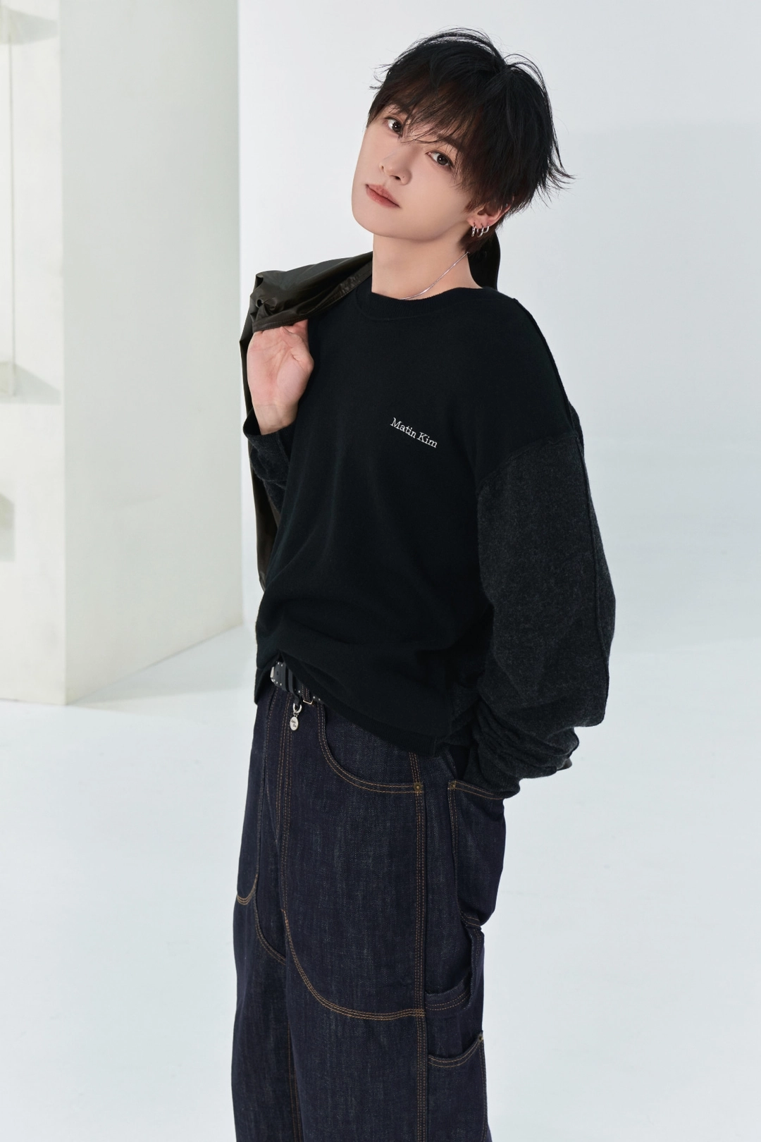 마뗑킴 CASHMERE BLENDED PANEL KNIT PULLOVER IN BLACK 상품 이미지 1