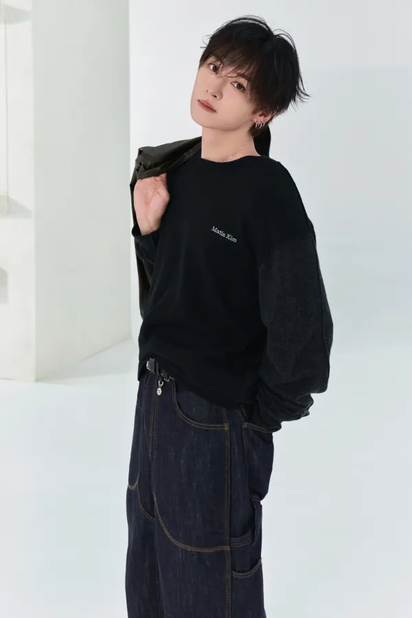 CASHMERE BLENDED PANEL KNIT PULLOVER IN BLACK