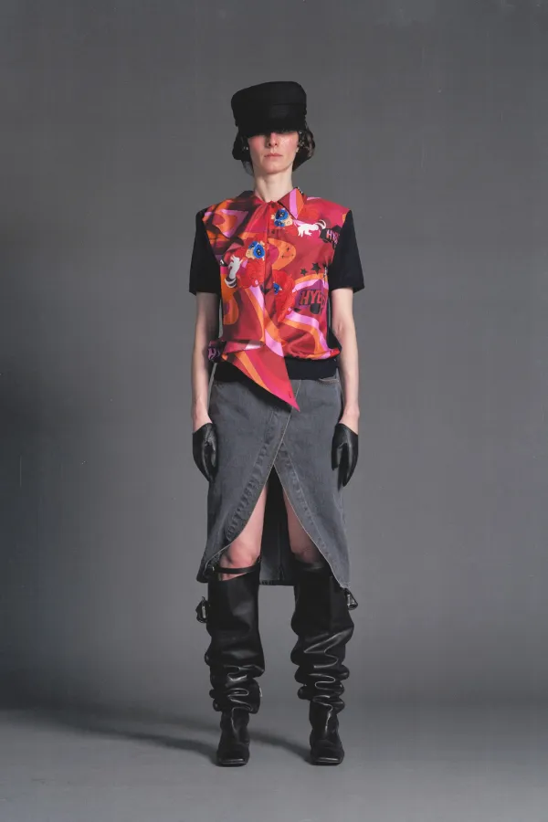 PF26 RED PRINTED SCARF LAYERED KNIT TOP