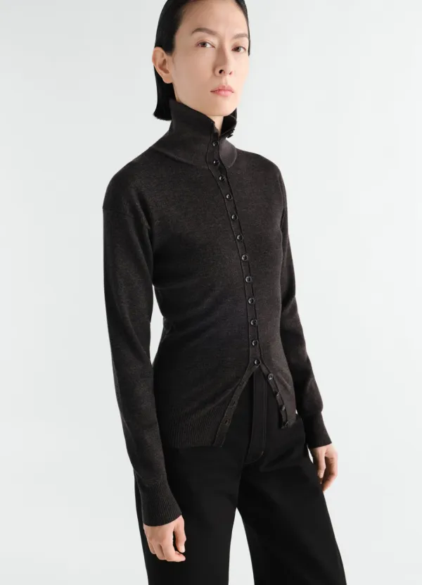 BUTTONED TOP IN FINE WOOL