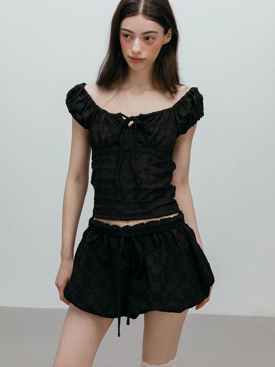 모이페어 SHIRRING LACE SLEEVELESS / BLACK 상품 이미지 2