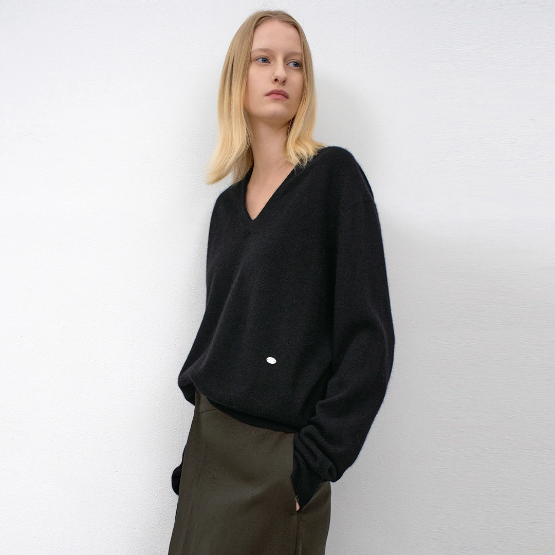 아뜰리에 나인 (T-7125)ESSENTIAL CASHMERE DEEP V-NECK KNIT 상품 이미지 2