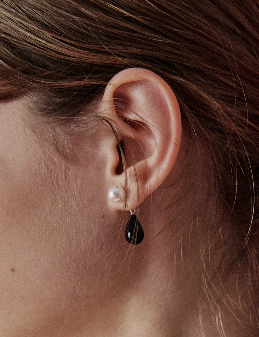 에뜨리브 Pearl + Onyx Drop Earring 상품 이미지 3