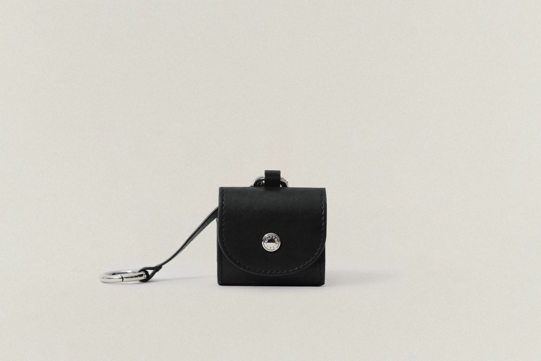 투티에 POCHE AIRPODS BLACK 상품 이미지 1