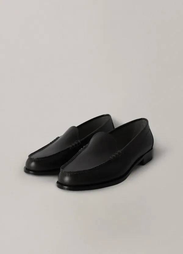 3RD / Polished classic loafers (Black)