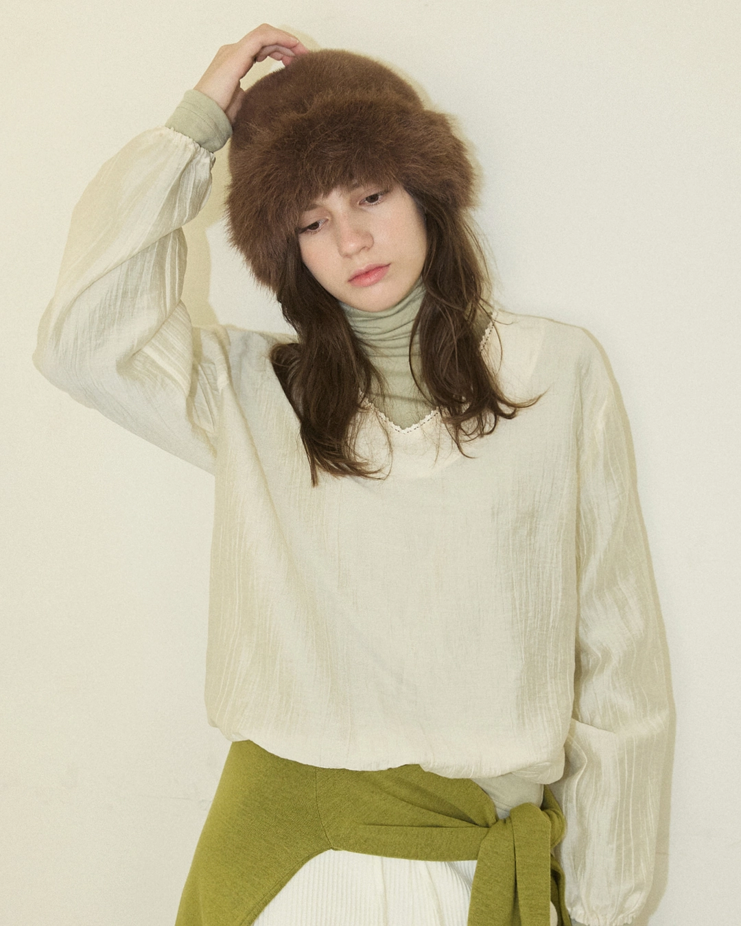 어다울 Silky lace line v neck easy blouse - cream 상품 이미지 3
