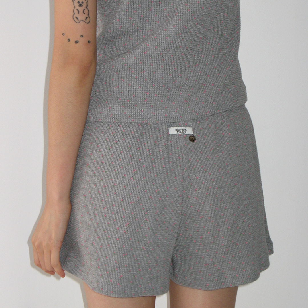 론론 WALFFLE FLORAL SHORT PANTS GREY 상품 이미지 2