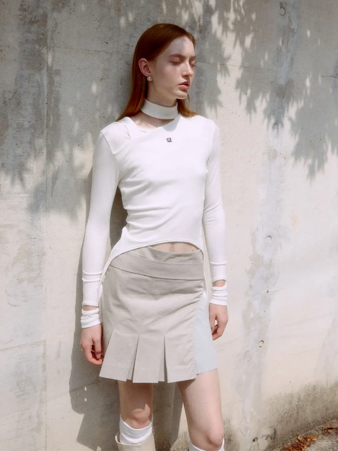 뮤제 QUATRE Cutout Detail Symbol Point Top_White 상품 이미지 2