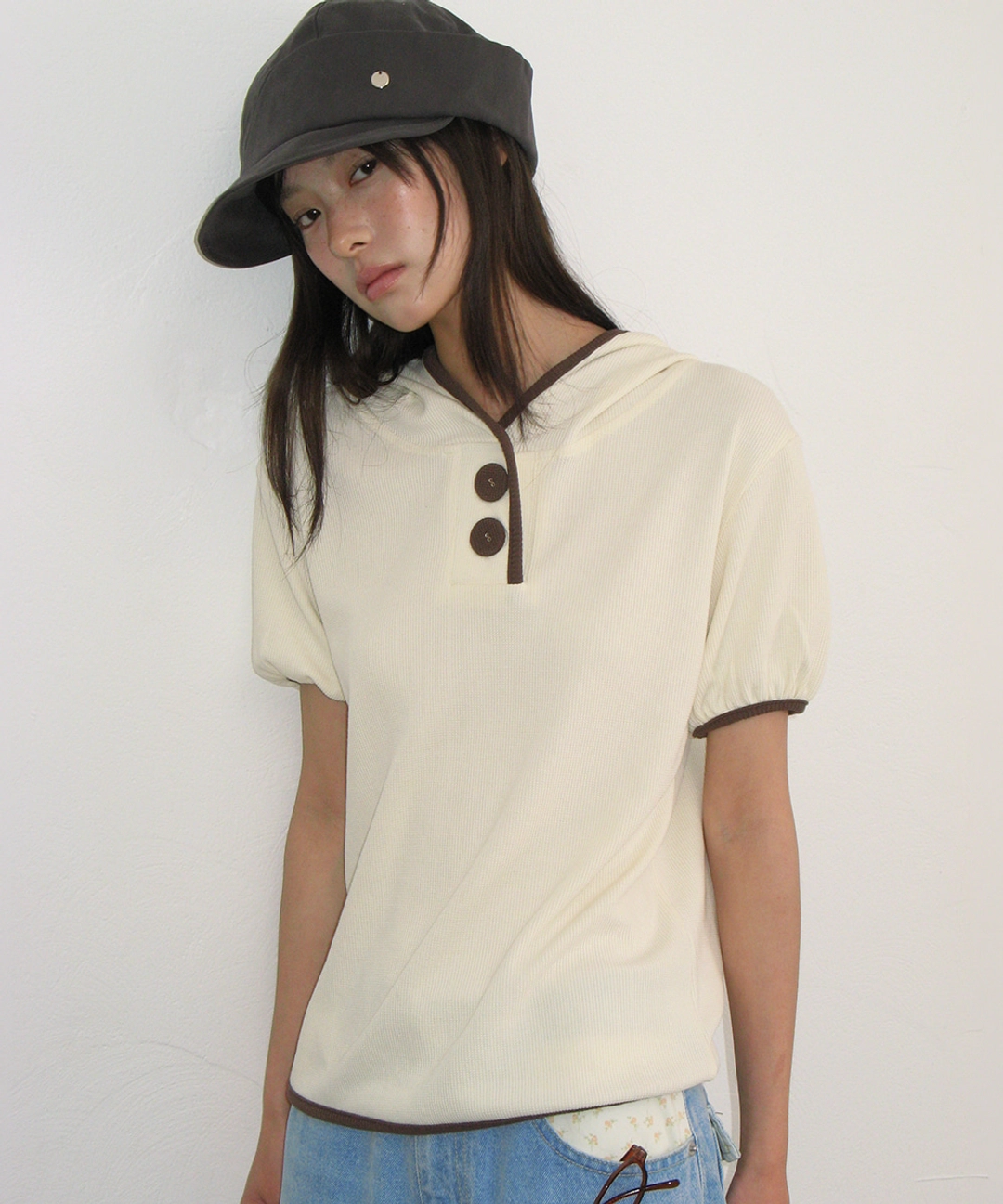 론론 WAFFLE BUTTON HALF SLEEVE HOODIE IVORY 상품 이미지 1