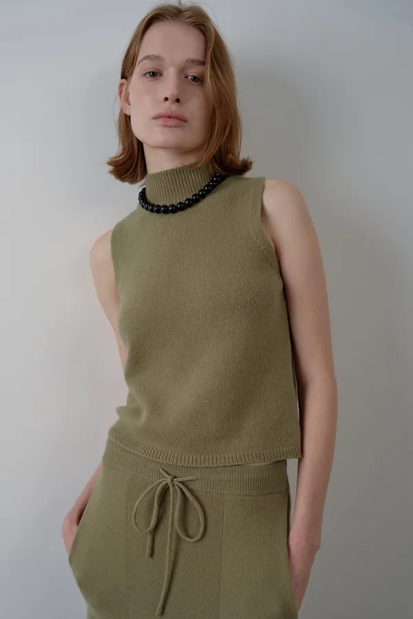 clemence cashmere sleeveless turtleneck knit_matcha