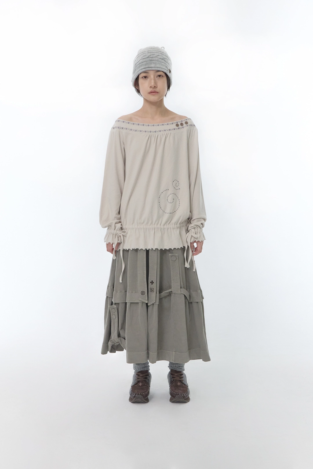 허그유어스킨 Nordic needlework off-shoulder top (Beige) 상품 이미지 2