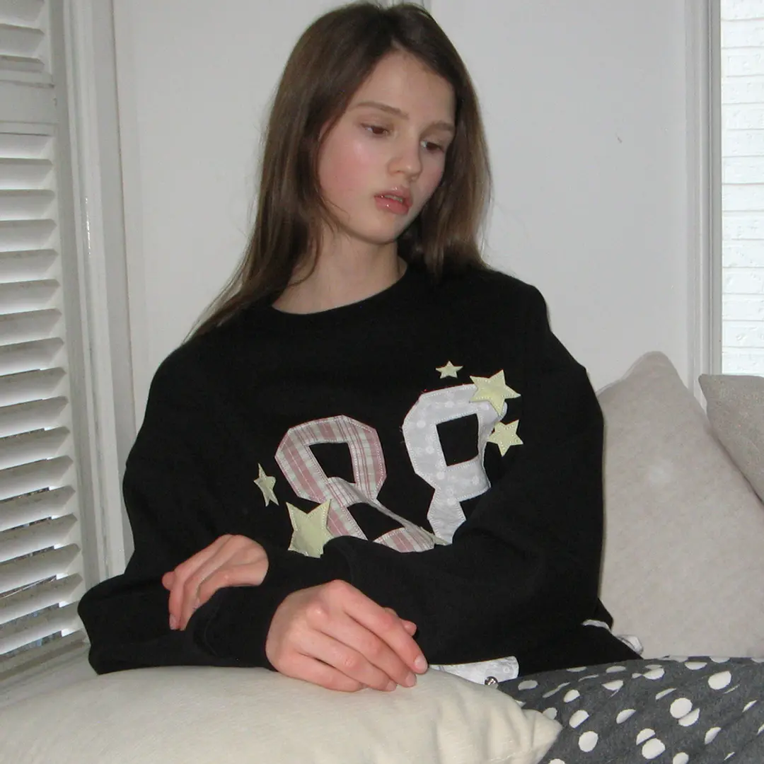 론론 88 STAR MIXED APPLIQUE SWEATSHIRT BLACK 상품 이미지 1
