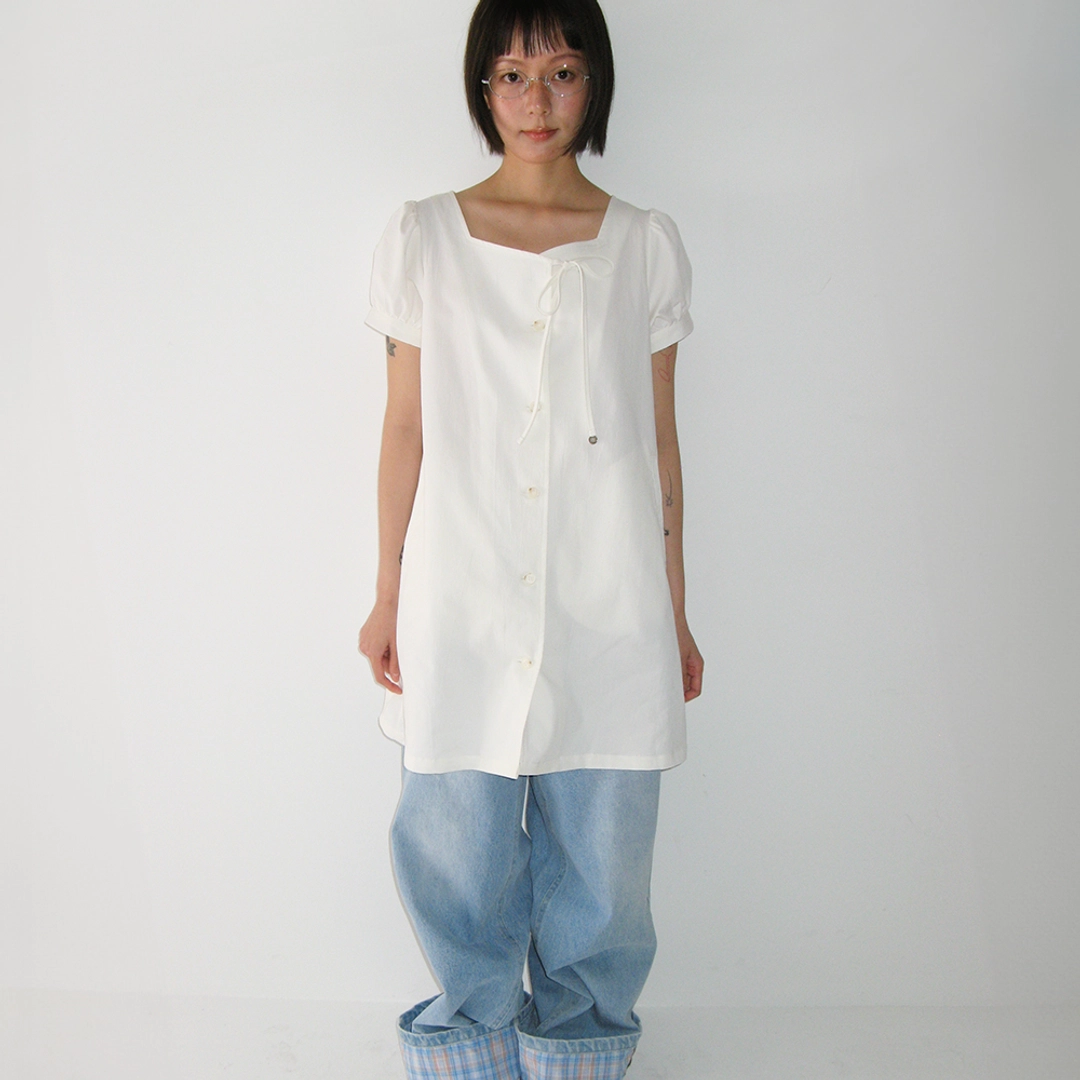 론론 CHARMING PUFF SLEEVE BUTTON DRESS WHITE 상품 이미지 2