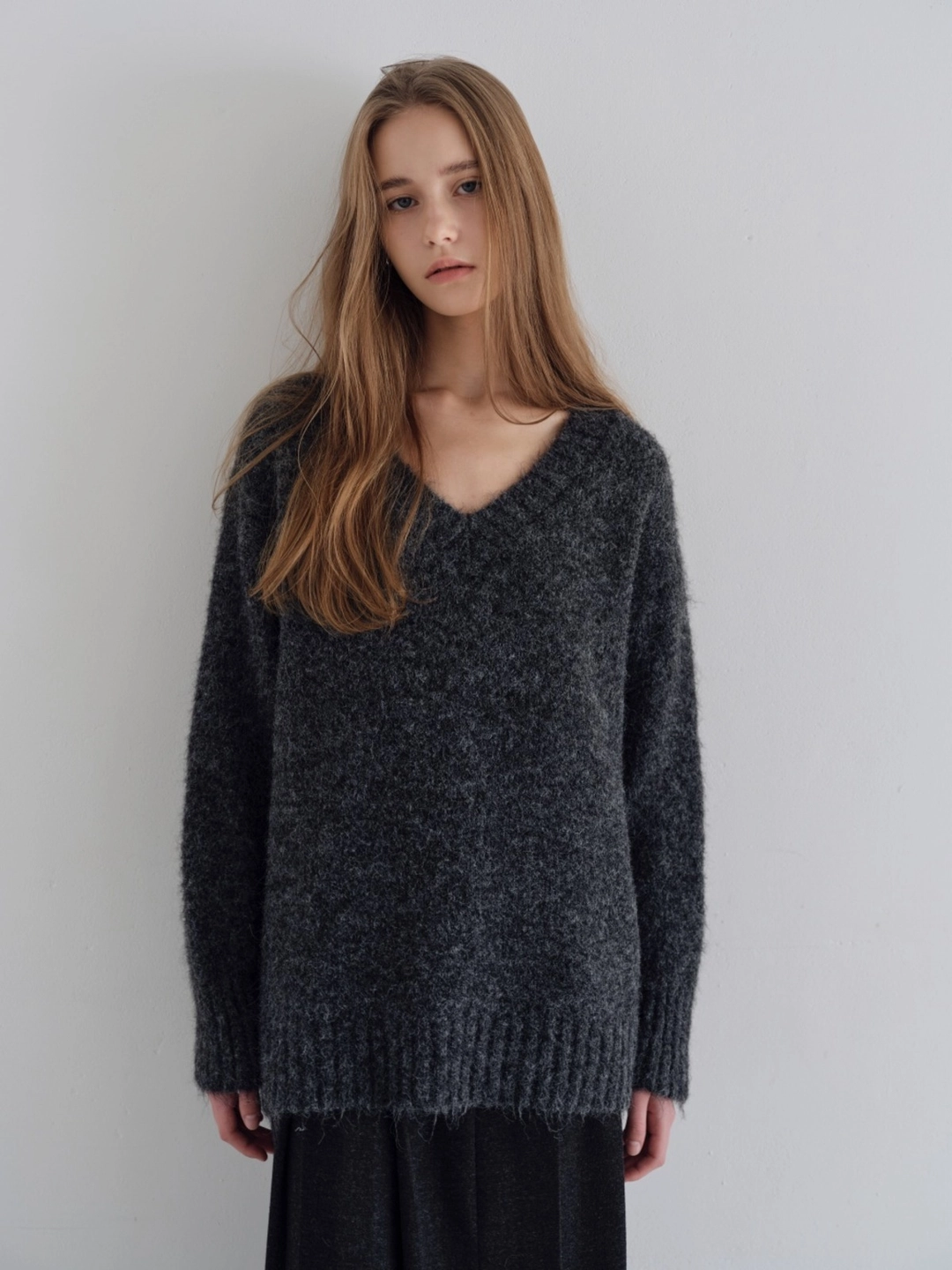 더릴 [3rd] Nia Hairy V Knit_Charcoal 상품 이미지 2