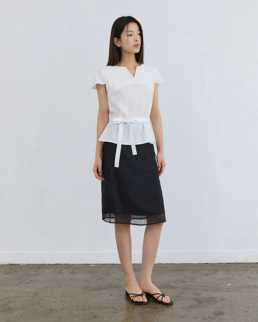 어다울 V cut cap belted blouse - white 상품 이미지 3