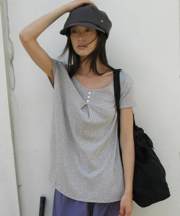 FLORAL BUTTON PINTUCK RUFFLE T SHIRT GREY
