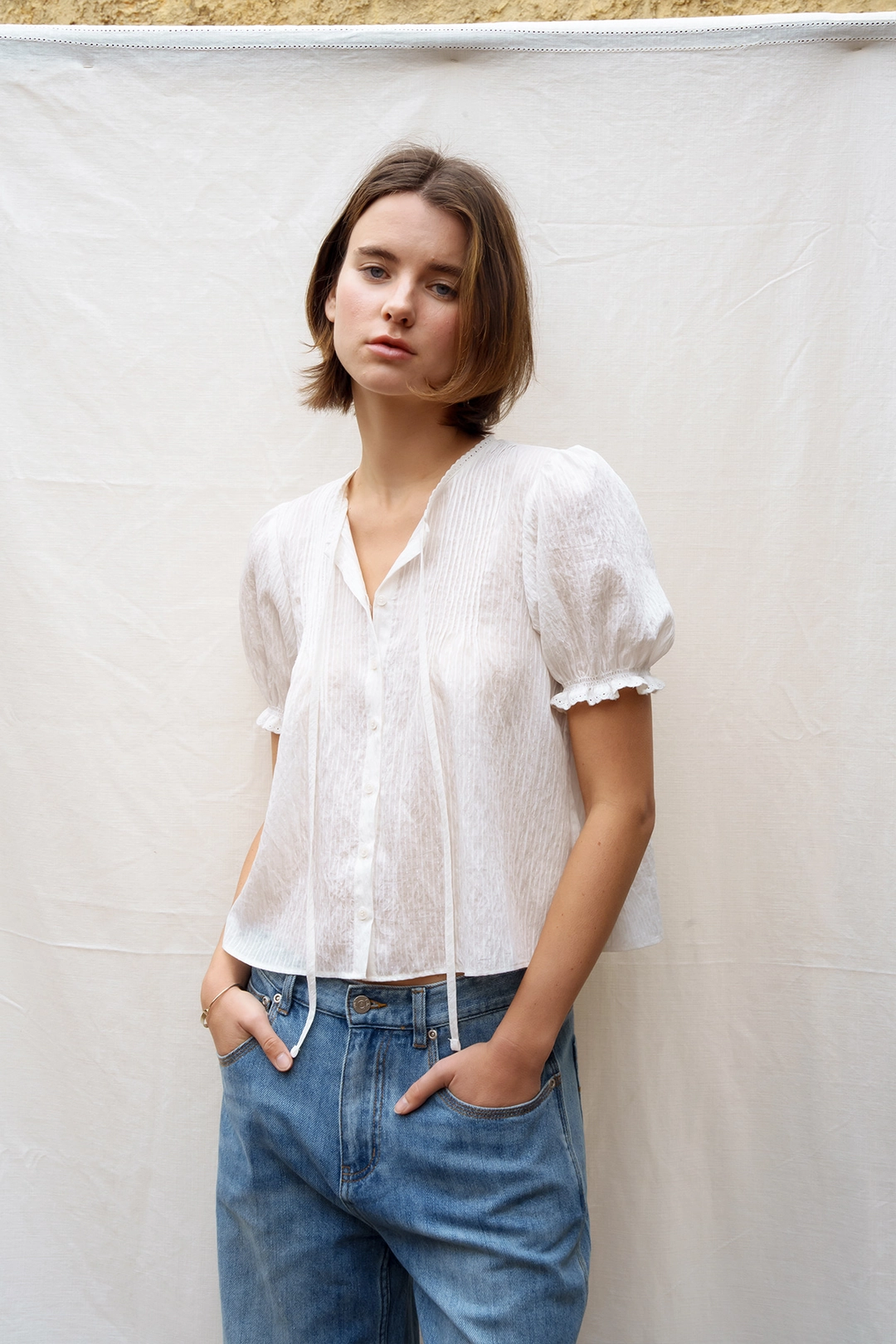 샤드라마 TINY PINTUCK FLARED BLOUSE [WHITE] 상품 이미지 2