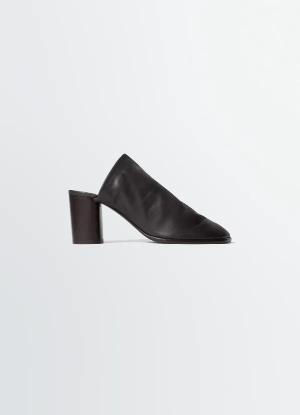 GLOVE MULES IN LEATHER